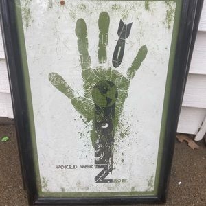 Movie‎ poster framed world war z in great condition 12x16